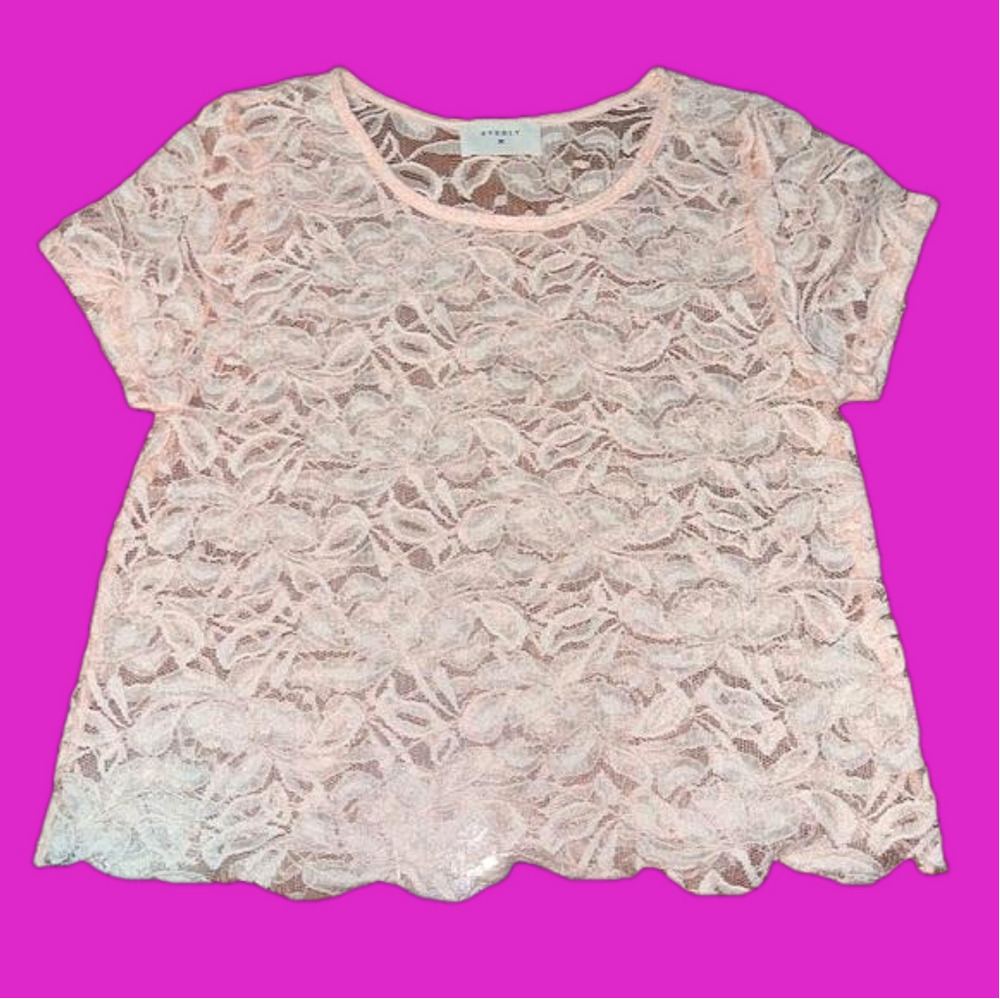 ** Cute peach colored Everly top S